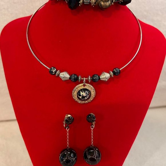 3pc. Silver Wire Cable Choker Pendant Necklace, Bracelet - Picture 7 of 8